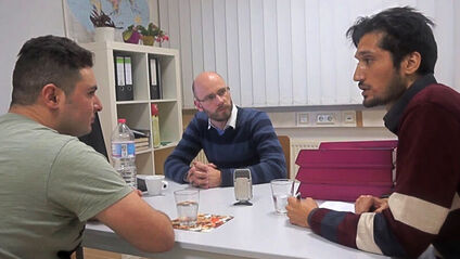 Die Anhörung im Asylverfahren: Informationen für Unterstützer*innen und Beistände. Foto: Asyl e.V. Jena