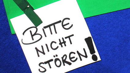 Rechte in der Unterkunft. Foto: Claudia Hautumm / pixelio.de