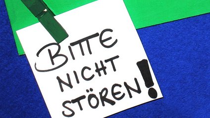 Rechte in der Unterkunft. Foto: Claudia Hautumm / pixelio.de
