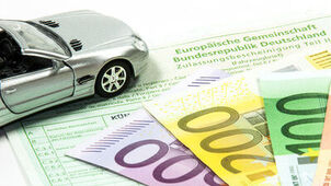 Auto und Führerschein. Foto: Thorben Wengert / pixelio.de