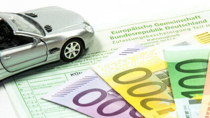 Auto und Führerschein. Foto: Thorben Wengert / pixelio.de