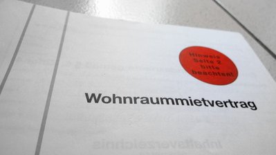 Die Suche nach einer eigenen Wohnung. Foto: Helene Souza / pixelio.de