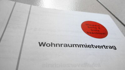 Die Suche nach einer eigenen Wohnung. Foto: Helene Souza / pixelio.de