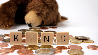 Kindergeld für geflüchtete Eltern, unbegleitete Minderjährige und junge Erwachsene. Foto: Petra Bork / pixelio.de